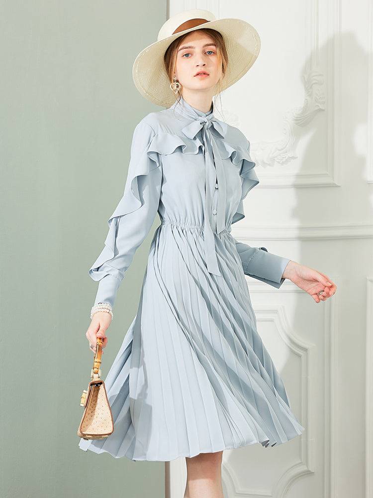 Elegant long sleeved dress with pleated skirt design