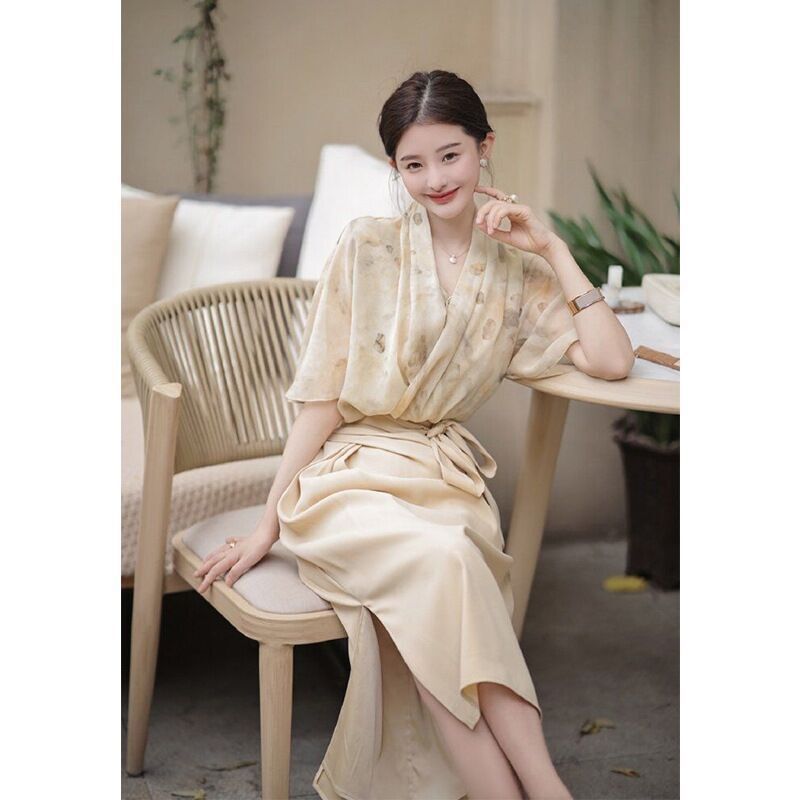 Summer New Ladies Temperament Chiffon Floral Shirt Skirt Two-piece Suit